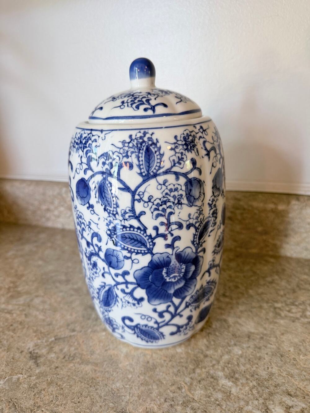 Vintage Chinoiserie Blue & White Floral Chinese Guan-Style Porcelain Ginger Jar